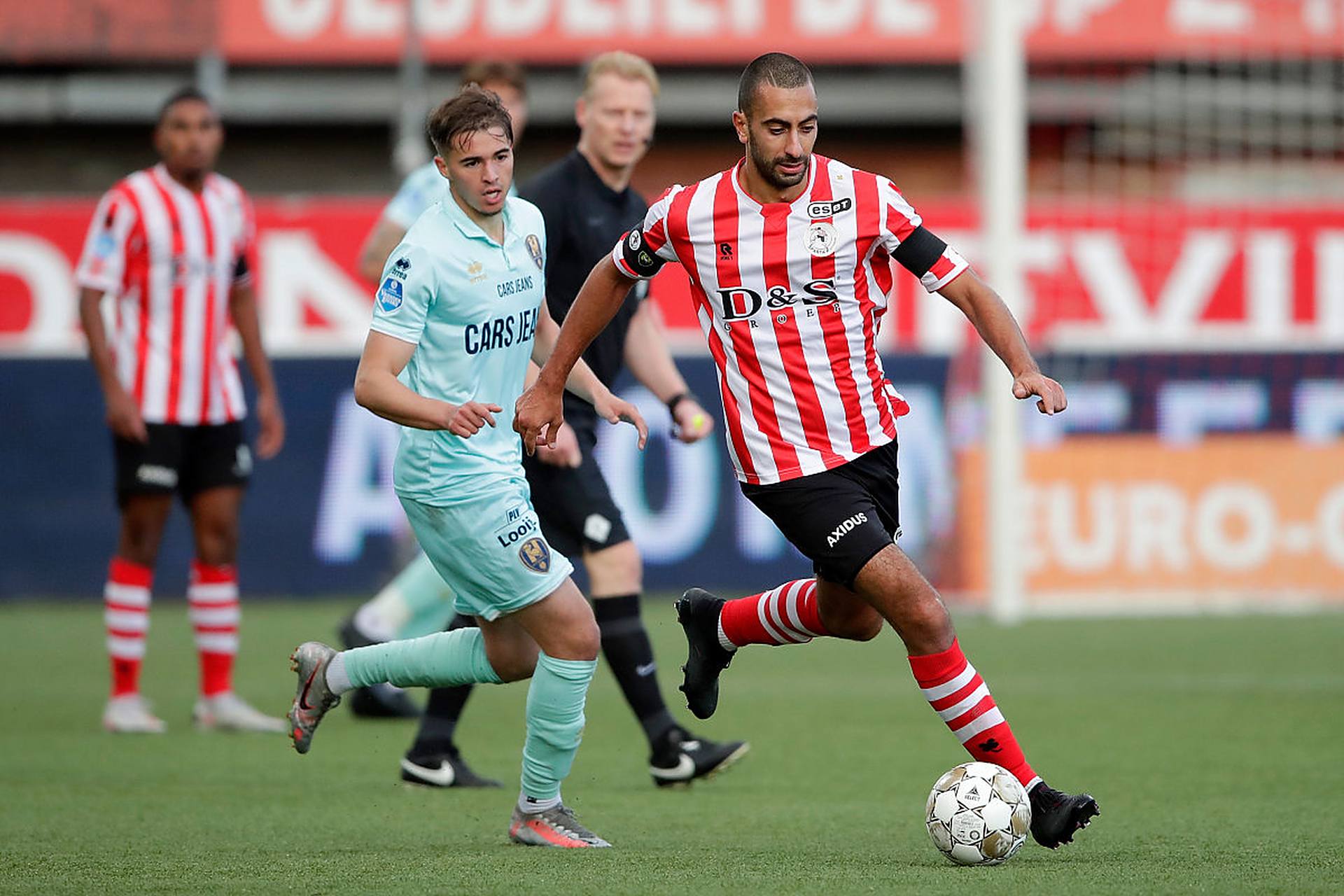 整个队伍对 整个队伍对